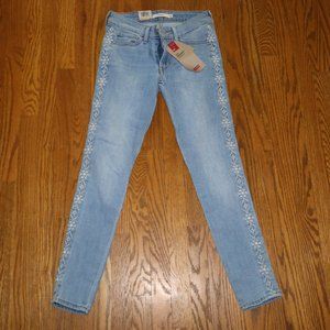 NWT Levi's Lightwash Jeans w/ pattern